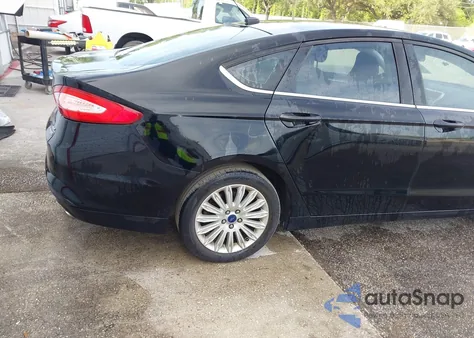 2016 Ford Fusion Hybrid Se z USA, uszkodzony, nr VIN 3FA6P0LU5GR389125